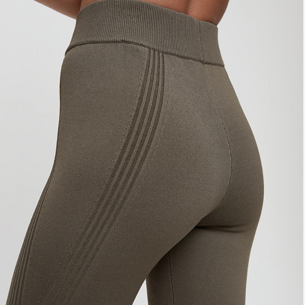 Aritzia NWT The Group Babaton Val Leggings - Picture 2 of 15